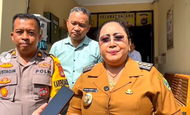 Bupati Gunungkidul Endah Subekti Kuntariningsih di Polres Gunungkidul untuk melaporkan pelaku penipuan yang mencatut namanya. [Instagram]